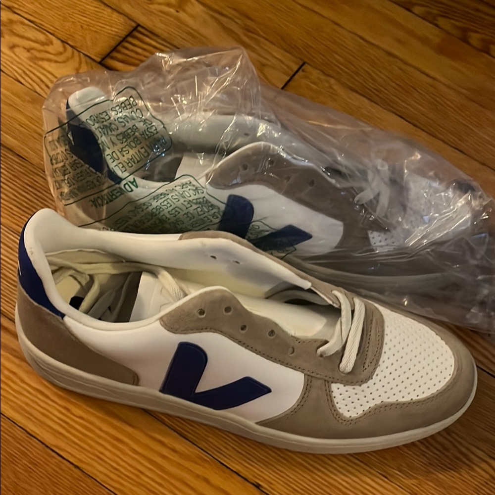 Veja Mens White Gray Sneakers with Blue V